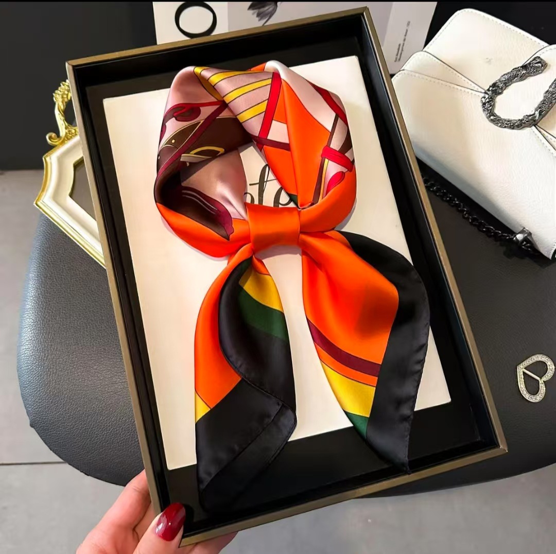 シルクスクエアスカーフ女性高級花柄プリントハンカチソフトサテ - Luxury Bags China のレビューと価格