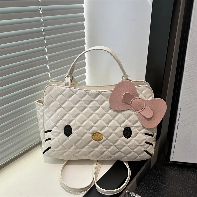 人気のキャラクター、キュートなハローキティのフィギュアをあし - Luxury Bags Cute のレビューと価格